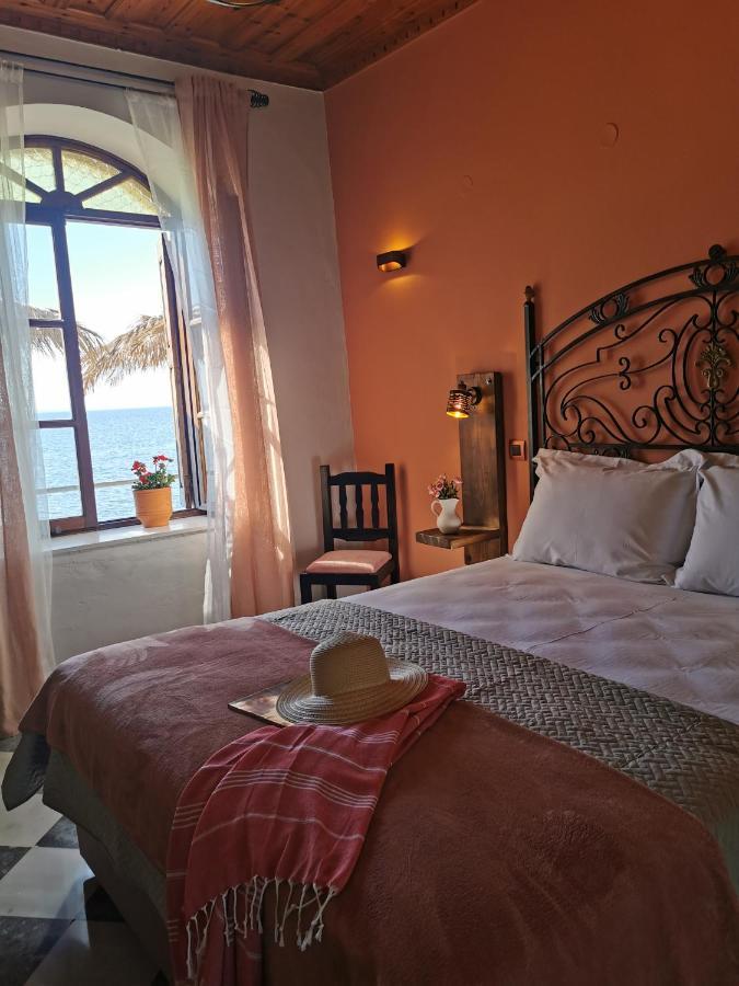 Terracotta Boutique Beach Studios Mithimna Extérieur photo